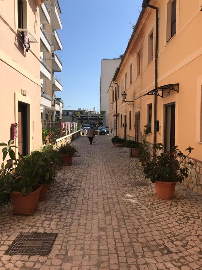 B E B Riviera Di Levante Terracina Exterior foto